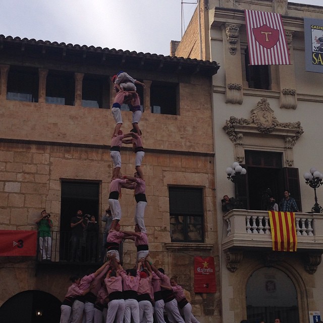 Dos de vuit amb folre dels Xiquets de Tarragona a la diada de Tots Sants, després de dos intents de cinc de nou (foto: Bego Floria)
