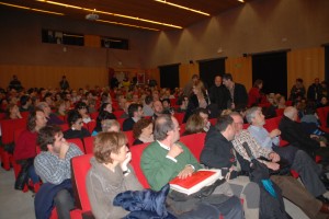 La sala d'actes de l'Antiga Audiència es va omplir per veure el documental d'Oriol Querol 