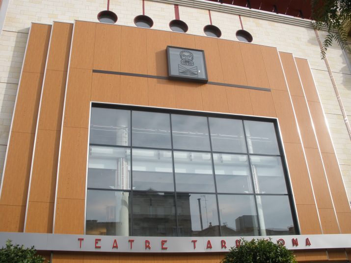 Ara fa un any que s'estrenava la primera programació del Teatre Tarragona i que es produïen els mateixos problemes per comprar les entrades que ara al portal 'Tarraco Ticket'