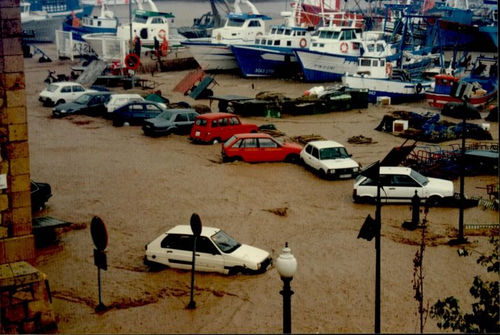 El Serrallo, inundat el 10 d'octubre de 1994 (foto: Jordi Mallol)