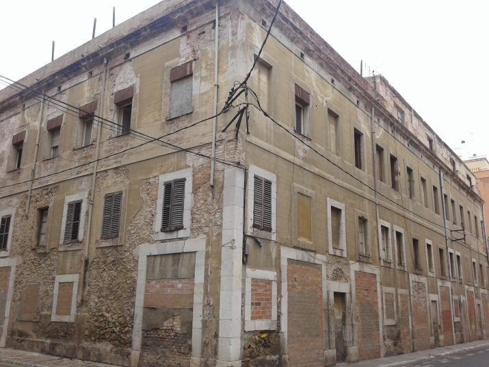 Edifici buit de l'antiga comissaria de policia al carrer de Santiyan