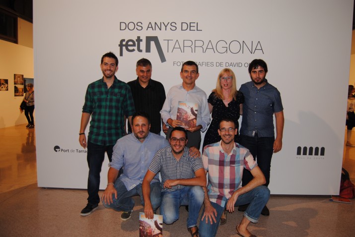 Fotografia dels vuit periodistes que van engegar la revista 'Fet a Tarragona' el setembre del 2013.