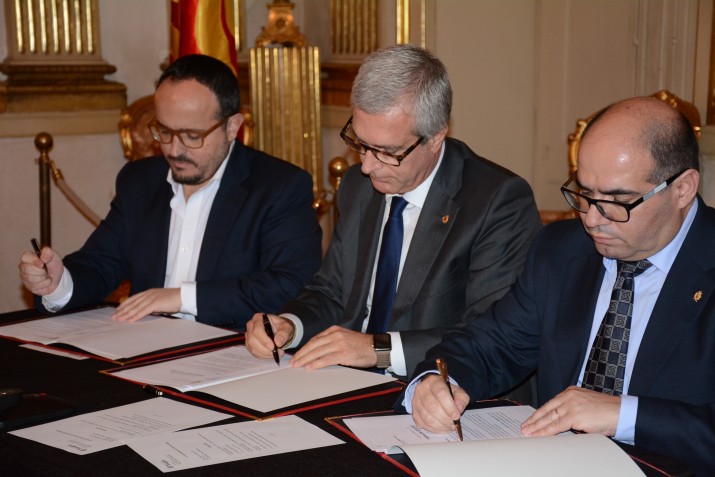 Fernández, Ballesteros i prats signen l'acord de govern 'Tarragona és futur' (foto: Mauri Fernández) 