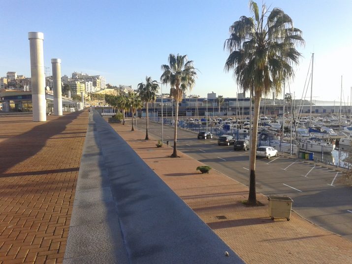 El port esportiu de Tarragona, des de fa anys amb pocs locals oberts d'oci i restauració (foto: Fet a Tarragona) 