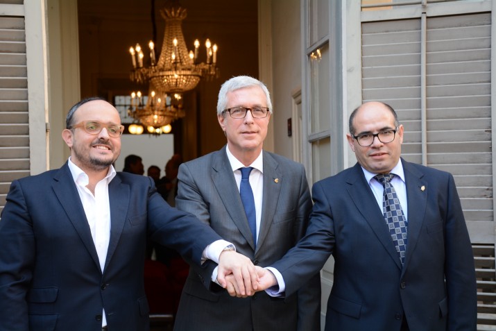 Fernández (PP), Ballesteros (PSC) i Prats (UDC) el dia de la firma de l'acord de govern municipal. Foto: MAURI - AJUNT. TARRAGONA 