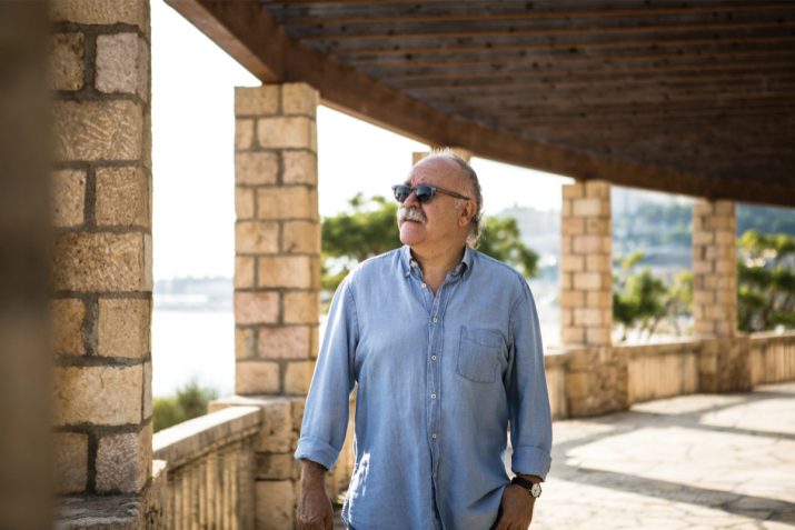 Josep-Lluís Carod-Rovira, als jardins de l'Alguer, durant l'entrevista amb el 'Fet a Tarragona'. Foto: DAVID OLIETE 