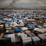 vista-general-d-un-camp-de-refugiats-de-port-au-prince-haiti-on-viuen-persones-afectades-pel-terratremol-del-12-de-gener-de