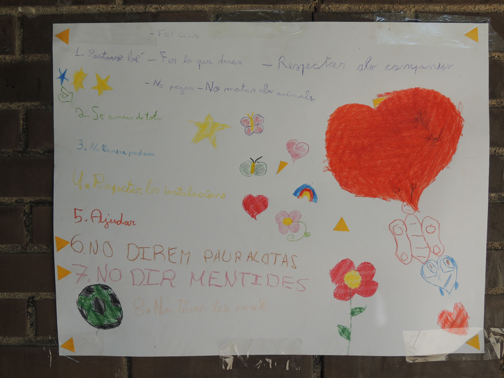 Els nens el primer dia van elaborar unes normes de convivència. 