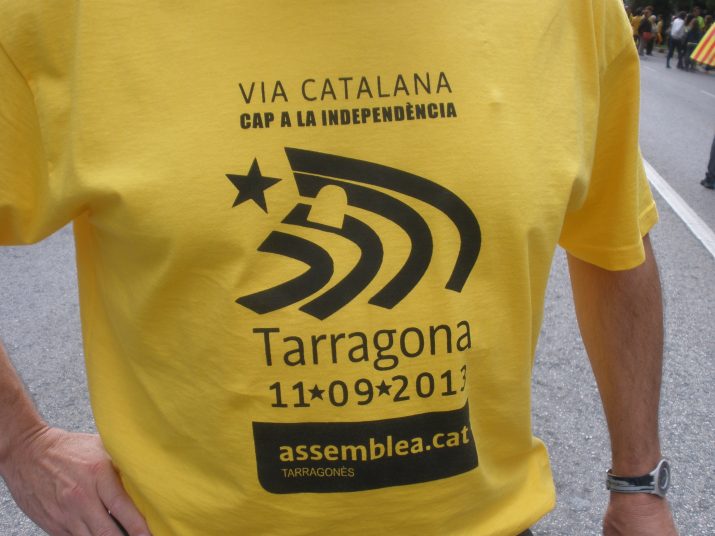 La samarreta groga elaborada per la delegació tarragonina de l'Assemblea Nacional Catalana va esgotar les seves existències 