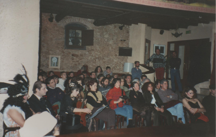 Representació teatral al Poetes l'any 1993 (foto: Galeria Cafè Poetes - MHT)
