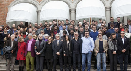 Jesús Monllaó, el quart començant per la dreta de la primera fila, amb tots els altres nominats als Premis Gaudí del cinema català (foto: http://blogfilldecain.wordpress.com)