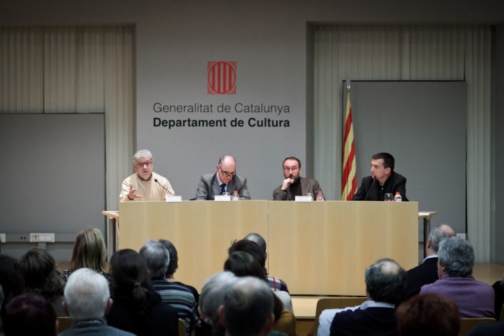 Imatge de la primera sessió del cicle 'Diàlegs 2014', que va comptar amb la participació, entre d'altres, del rector de la URV, Francesc Xavier Grau (foto: David Oliete)