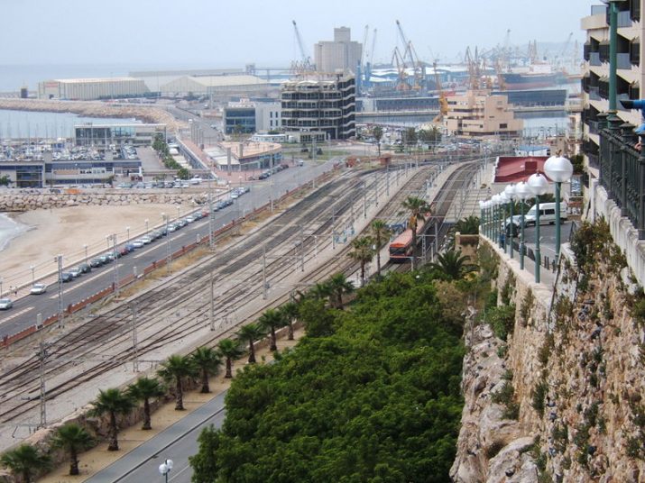 L'estació de tren de Tarragona, vista des del Balcó del Mediterrani.