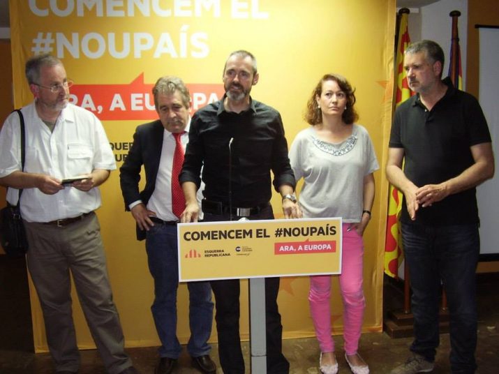 Eusebi Campdepadrós, candidat d'ERC a les eleccions europees, a la seu del partit a Tarragona, acompanyat de Vicent Villena, Josep Andreu, Lourdes Sepúlveda i Pau Ricomà (foto: ERC)