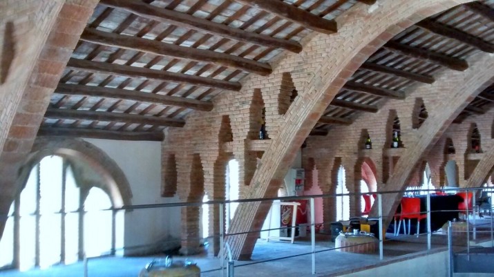 Aspecte de l'interior de la 'catedral del vi' de Nulles (foto: Albert Ollés)