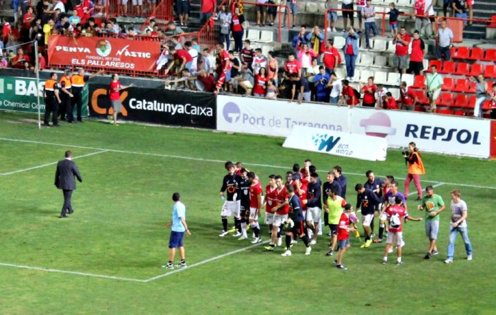 Els jugadors del Nàstic celebren la classificació