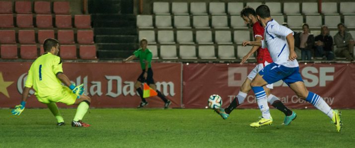 Azkorra va marcar el 2 a 2 definitiu al minut 90. Foto: Nàstic