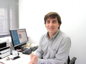 Jordi Miró al seu despatx de la facultat de Psicologia. Fotografia: URV