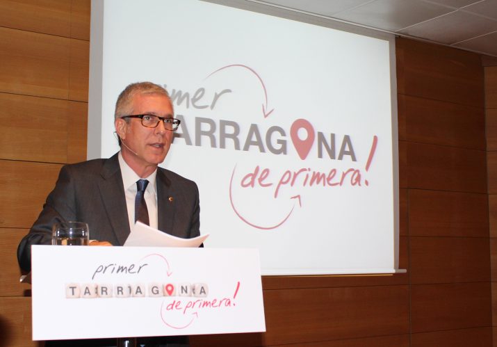 L'alcalde Ballesteros en la conferència sobre l'estat de la ciutat, que aquest any (per ser electoral) no organitzava el Col·legi de Periodistes (foto: MAURI - Ajuntament de Tarragona)