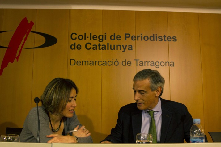 Sara Sans i Josep Bertran, en la presentació del cicle 'Experiència de Periodista' (foto: Repsol) 