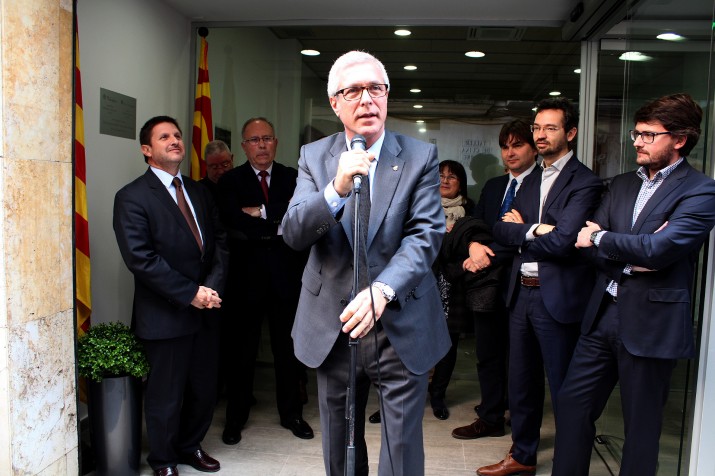 Ballesteros, en l'acte inaugural de la llar de jubilats del Serrallo, el passat dimecres. El primer a l'esquerra és el president del Port, Josep Andreu (foto: MAURI - Ajuntament Tarragona) 