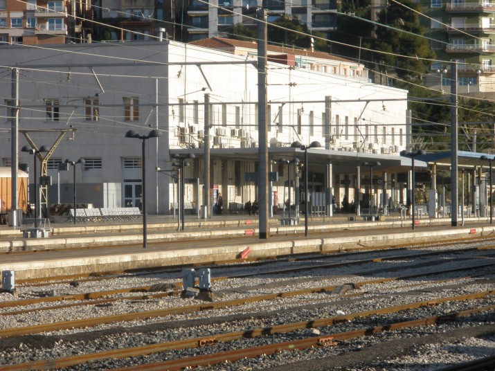 Les obres del tercer fil encara no han començat i l'estació de Tarragona continua en un estat lamentable (foto: FET a TARRAGONA) 