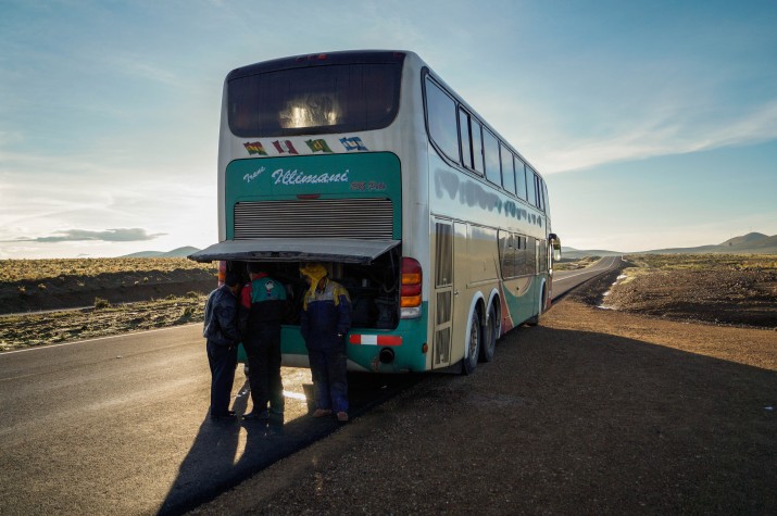 Un autobús que es va averiar i ens va tenir tota una nit aturats al mig del no res a Bolivia.