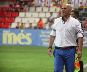 Luis César va tornar al Nou Estadi a la banqueta de l'Albacete Foto: E.Magré (L'Esportiu)