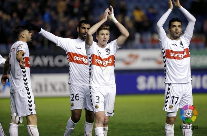 Aplaudimets dels jugadors cap a l'afició del Nàstic. Foto:La Liga