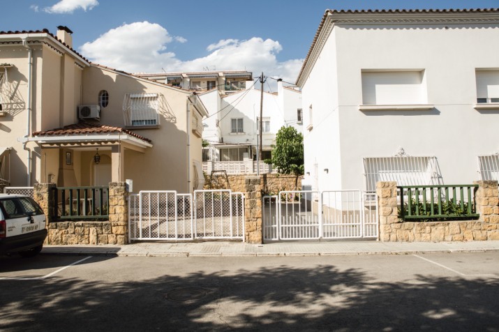 Interior de l'illa de cases on hi ha els 32 xalets de la Salle. Foto: DAVID OLIETE 