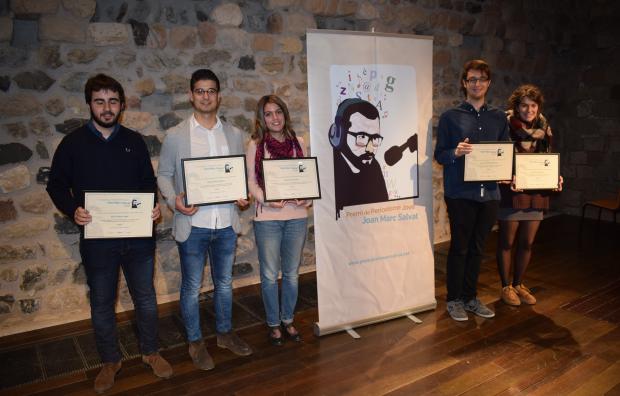 Els cinc guardonats amb els premis de periodisme jove Joan Marc Salvat, lliurats el passat 25 de novembre. El primer per l'esquerra és Enric Garcia Jardí, del 'Fet a Tarragona'. Foto: Fabián Acidres. 