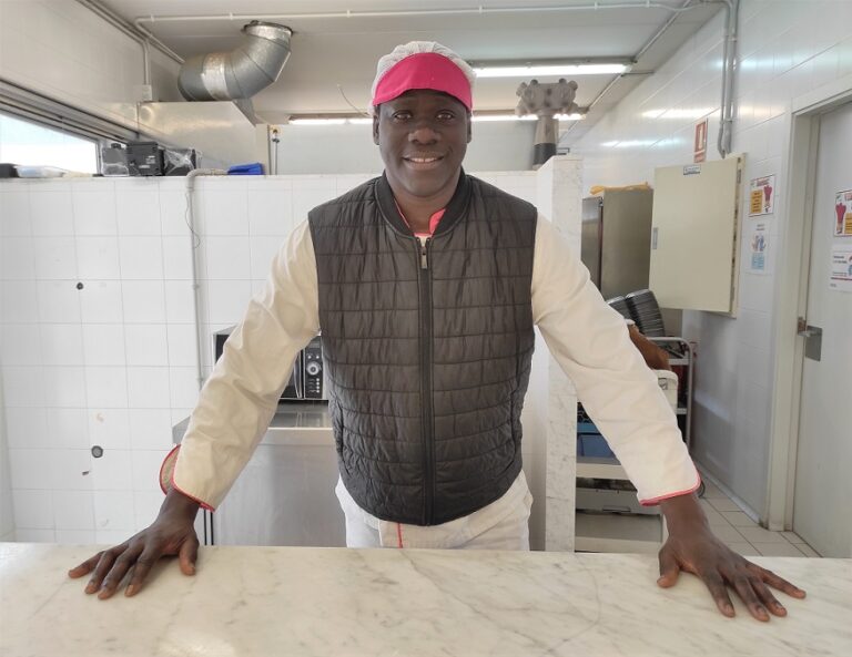 Fallou Ndiaye, el cuiner carismàtic de l’Escola Saavedra
